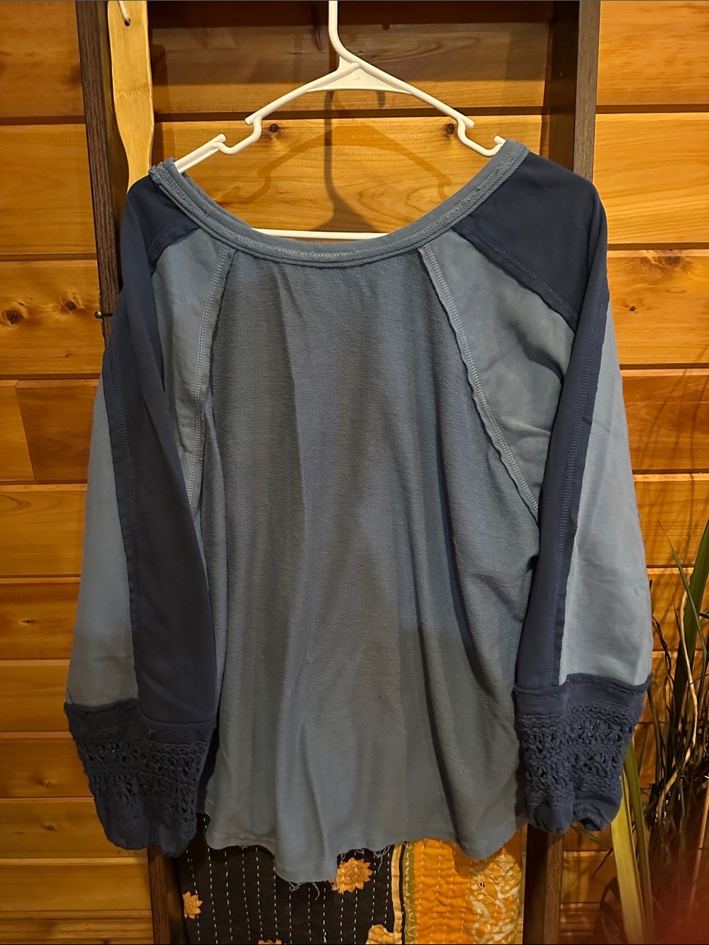 Umgee Blue knit-Sleeve raw hem Women's long sleeve